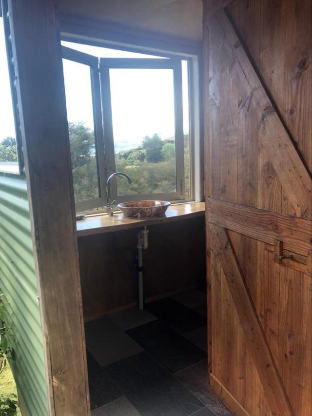 Sunrise Cabin At First Light Rangihaeata Retreat تاكاكا المظهر الخارجي الصورة