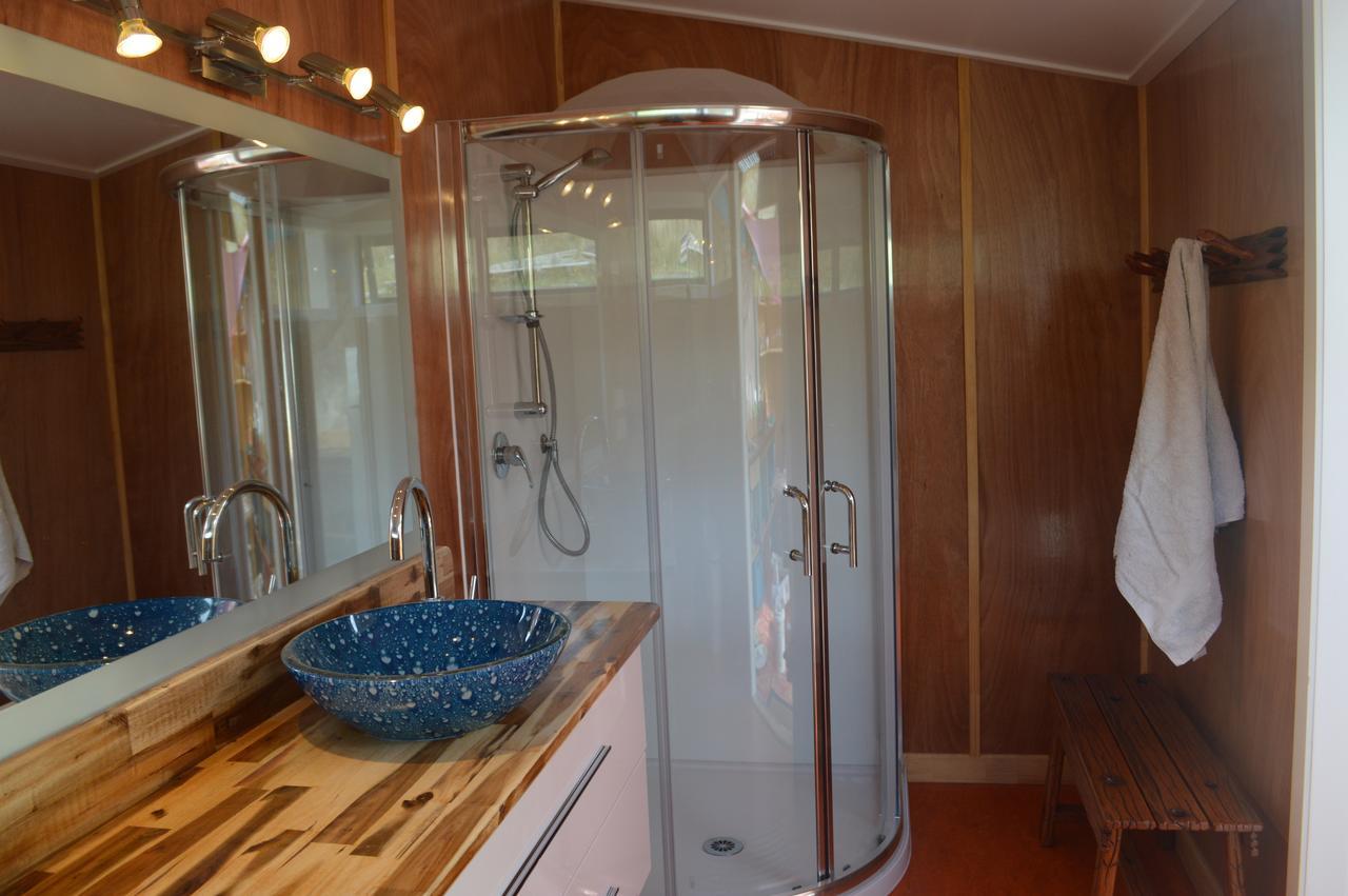 Sunrise Cabin At First Light Rangihaeata Retreat تاكاكا المظهر الخارجي الصورة